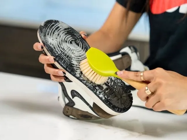 Spor Ayakkabı Nasıl Temizlenir?
